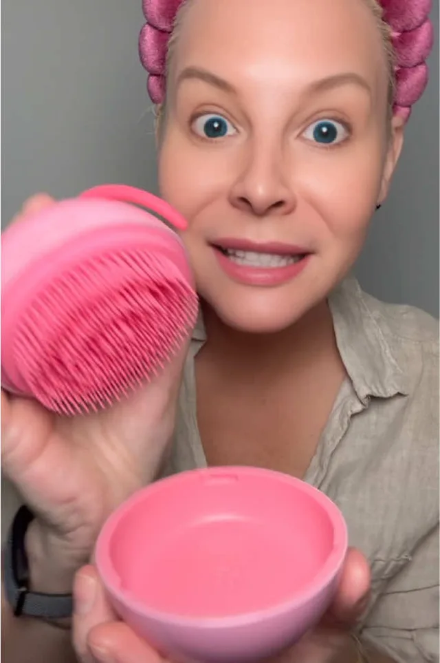 Jamielee’s Medicube short featuring Glass Hair Brush